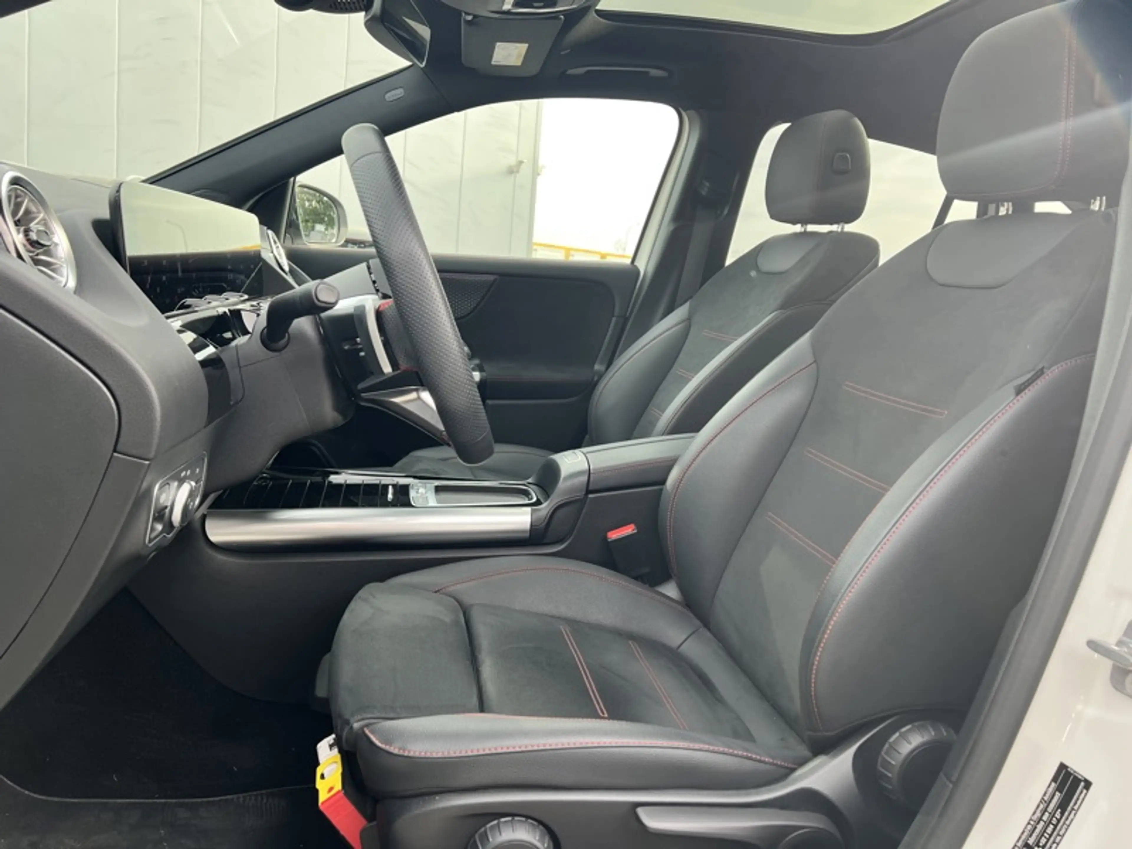 Mercedes-Benz GLA 180 d AMG Pack Night Toit Pano Attelage — photo 6