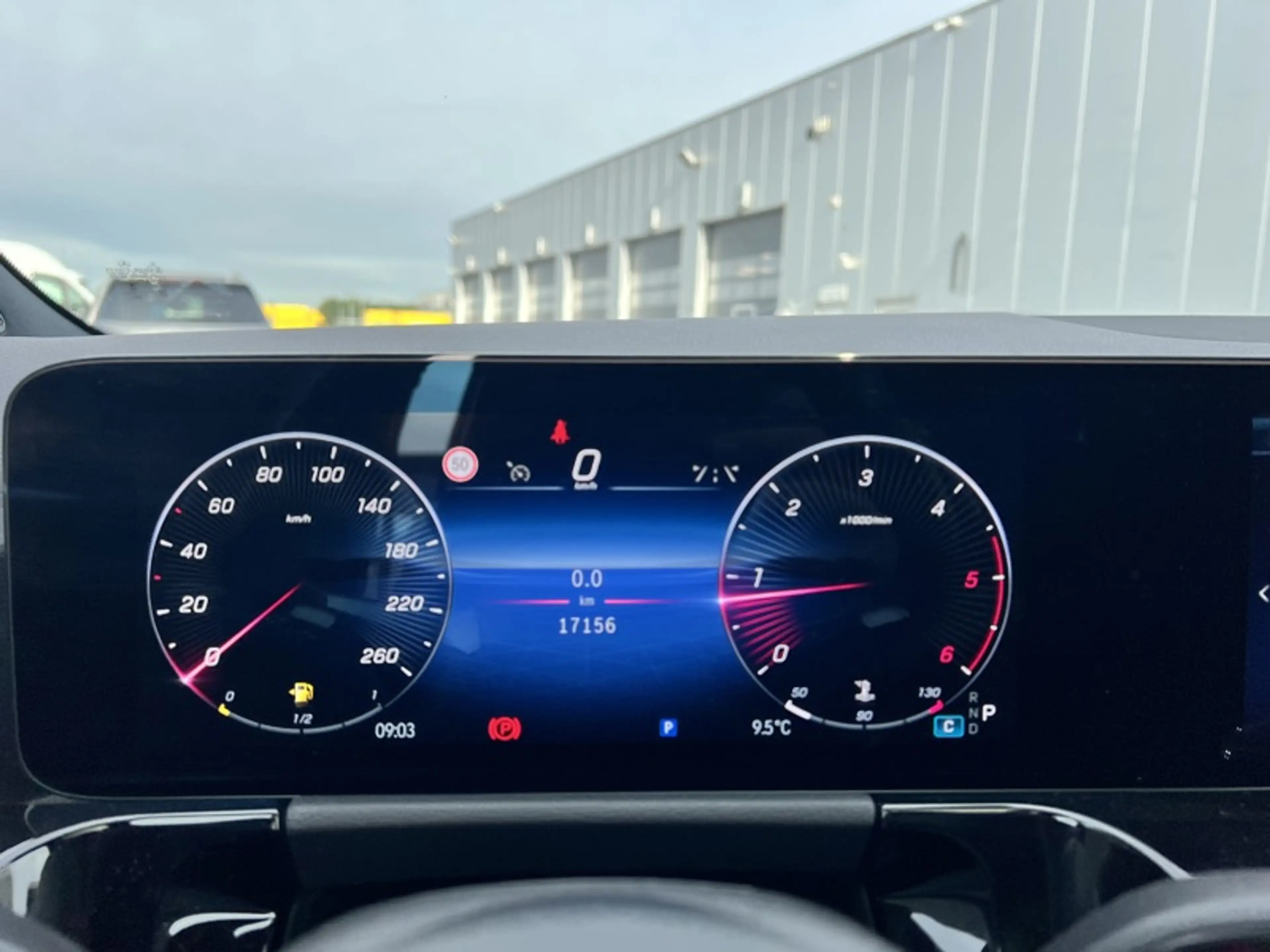 Mercedes-Benz GLA 180 d AMG Pack Night Toit Pano Attelage — photo 8