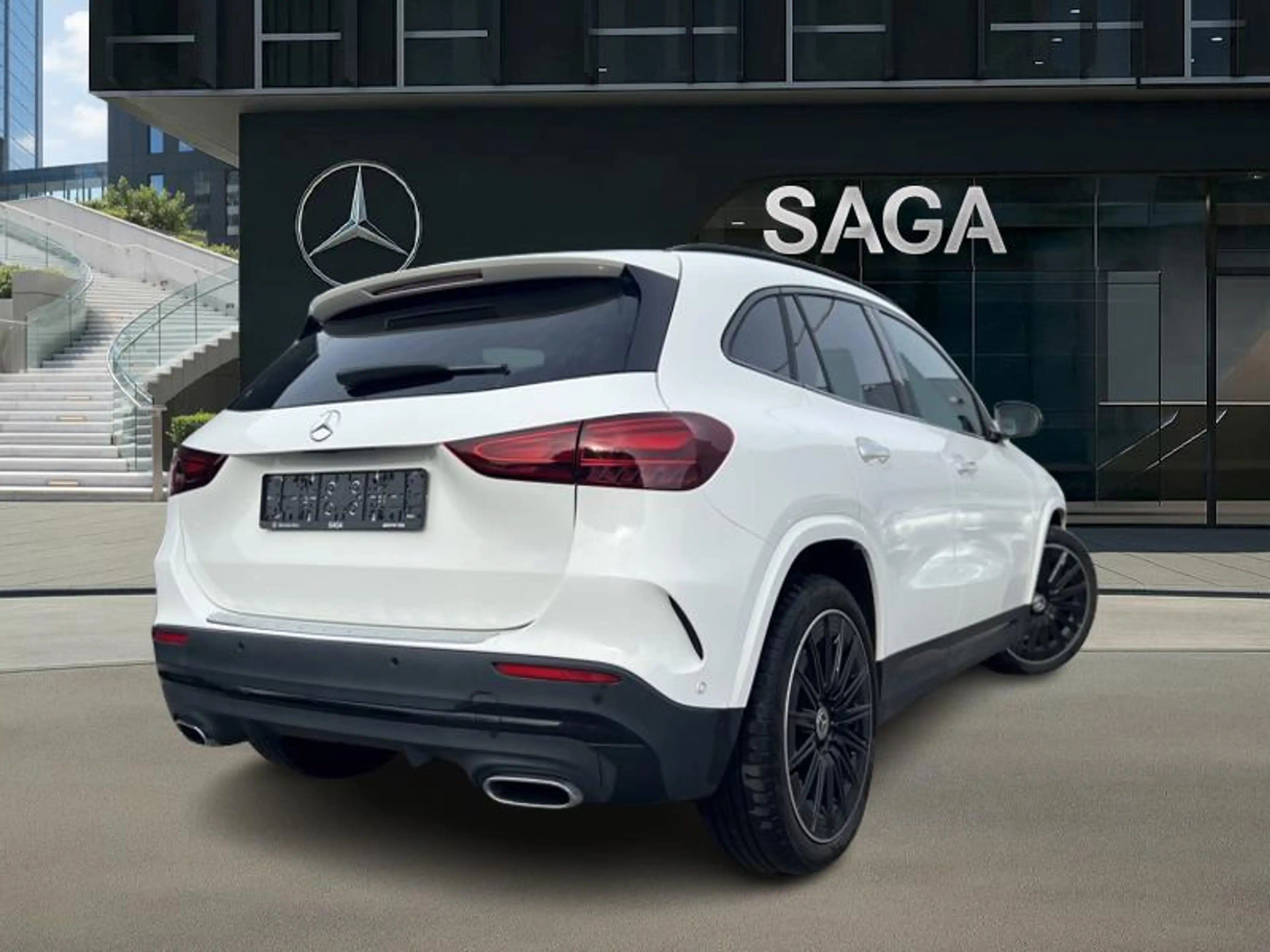 Mercedes-Benz GLA 180 d AMG Pack Night Toit Pano Attelage — photo 2