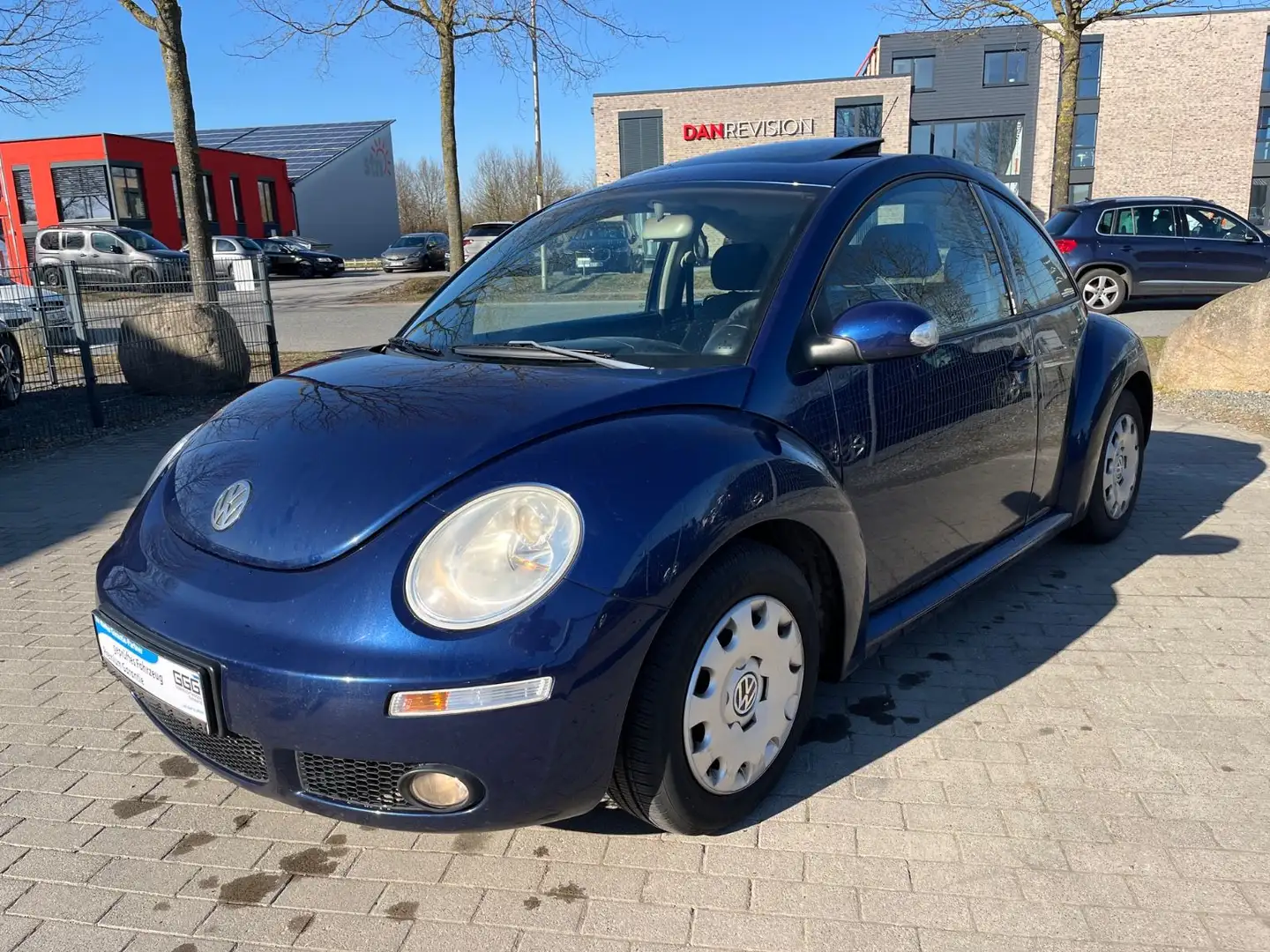 Volkswagen New Beetle Lim. 1.6 PDC Sitzhzg. Schiebedach Modrá - 1