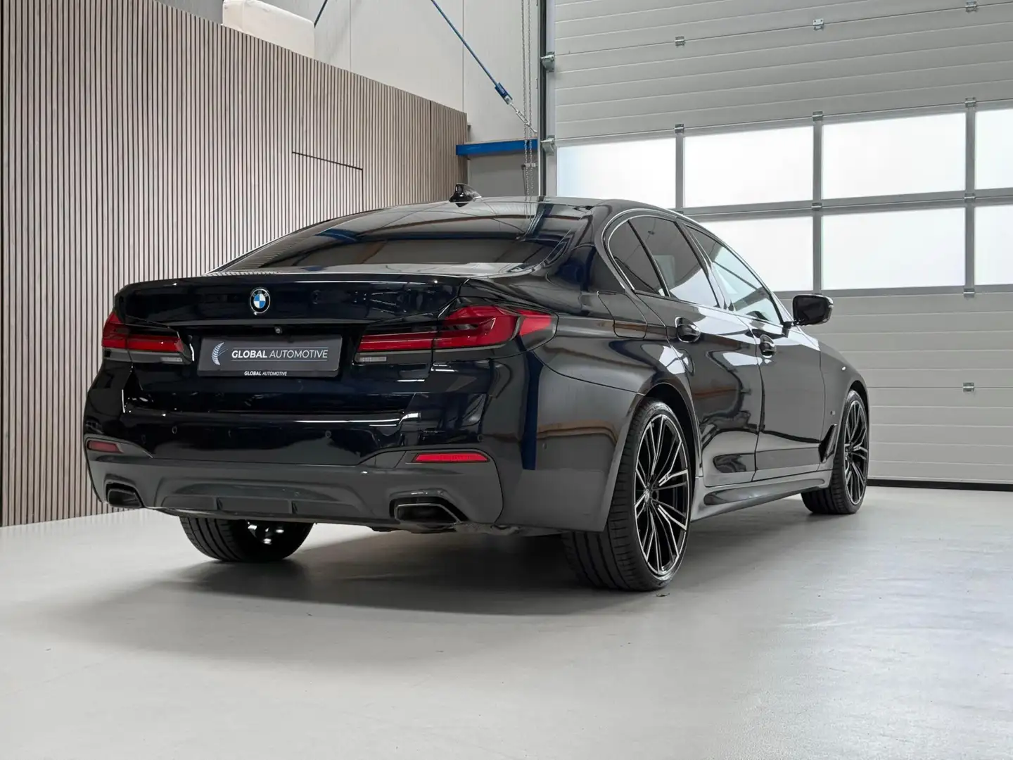 BMW 545 5-serie 545e xDrive High Executive G30 LCi M Sport Schwarz - 2