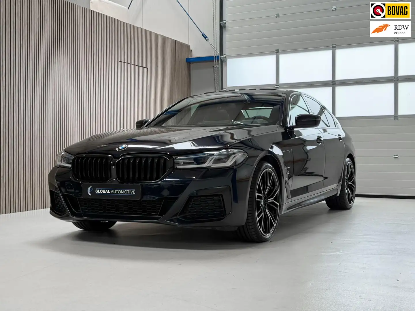 BMW 545 5-serie 545e xDrive High Executive G30 LCi M Sport Schwarz - 1