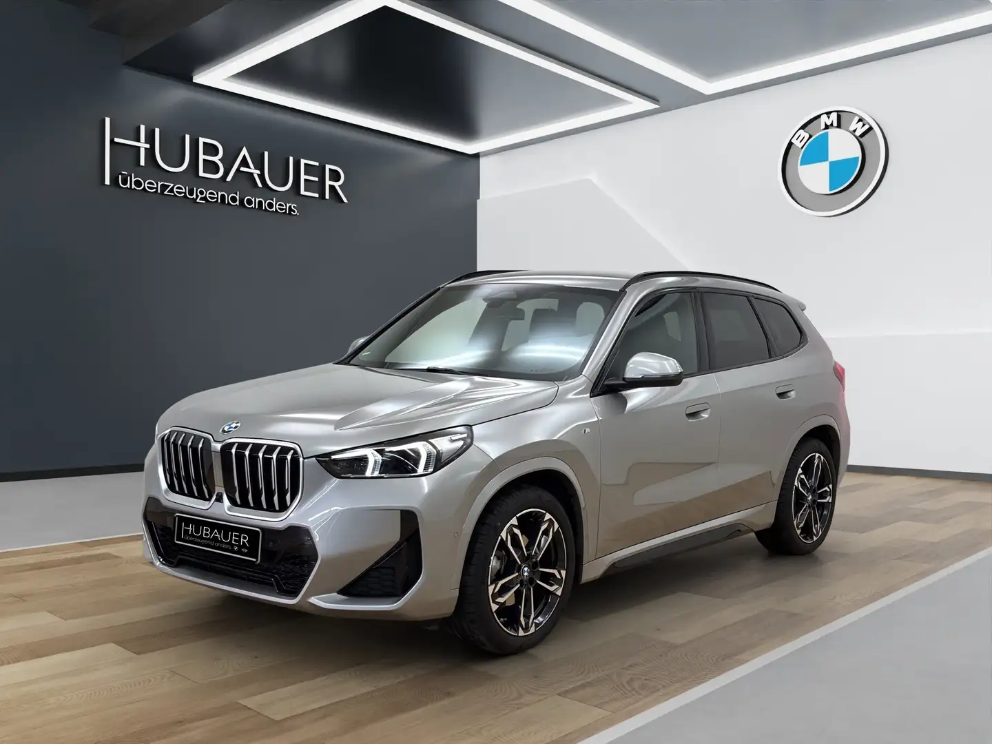 BMW X1 xDrive20d [M Sport, HUD, AHK, ACC, Sitze elektr.] Silber - 1