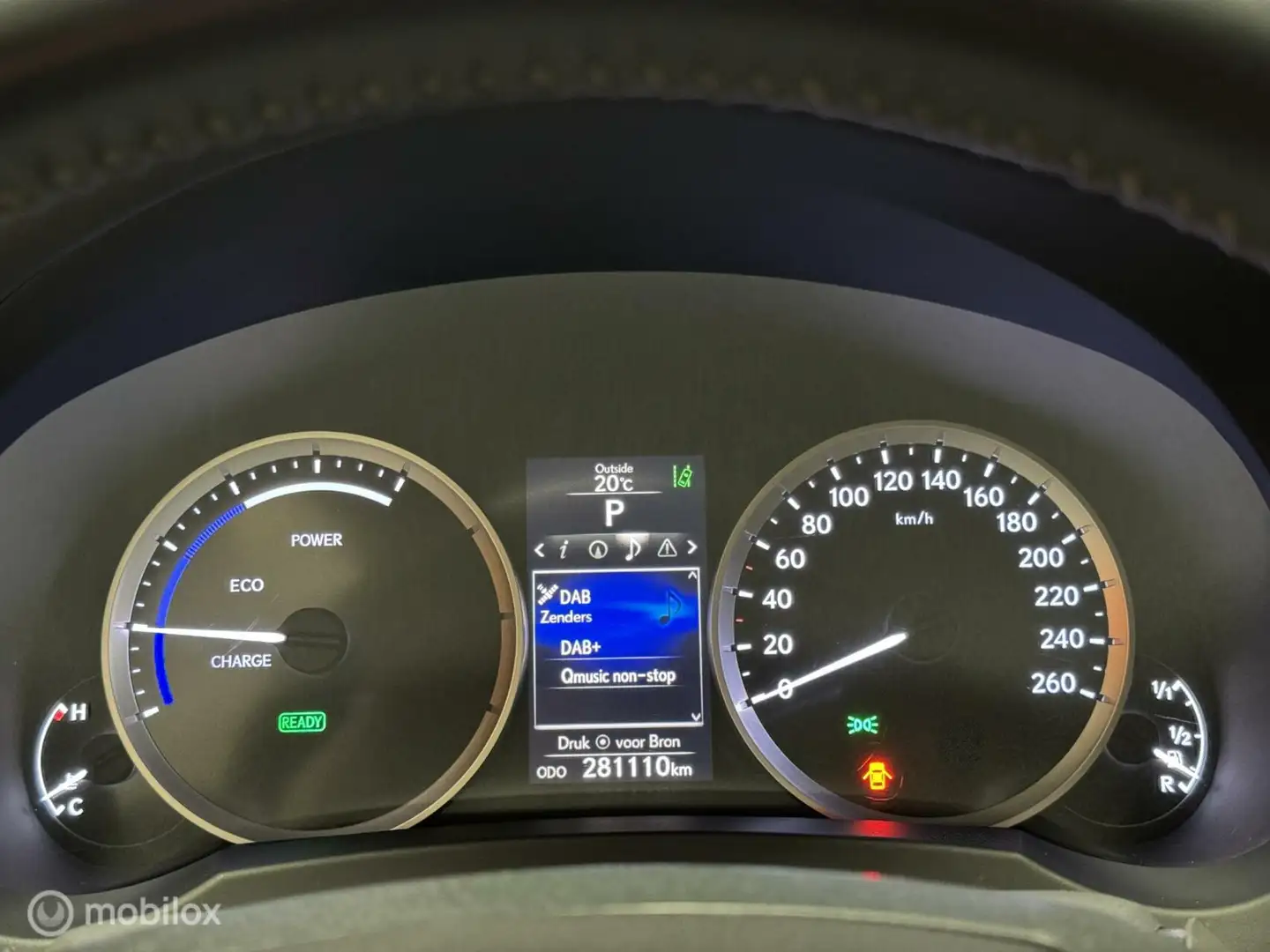 Lexus IS 300 300h First Edition LED|DAB|Dealer-auto! Zwart - 2