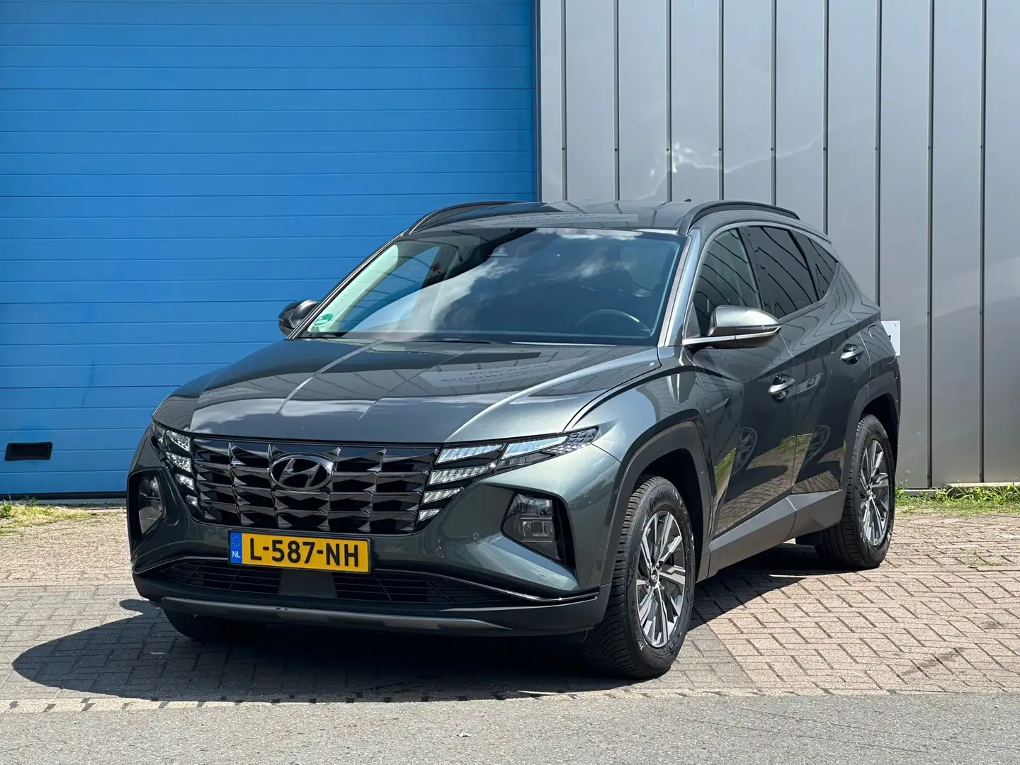 Hyundai TUCSON 1.6 T-GDI HEV Comfort DEALER OND 1 EIG Grijs - 2