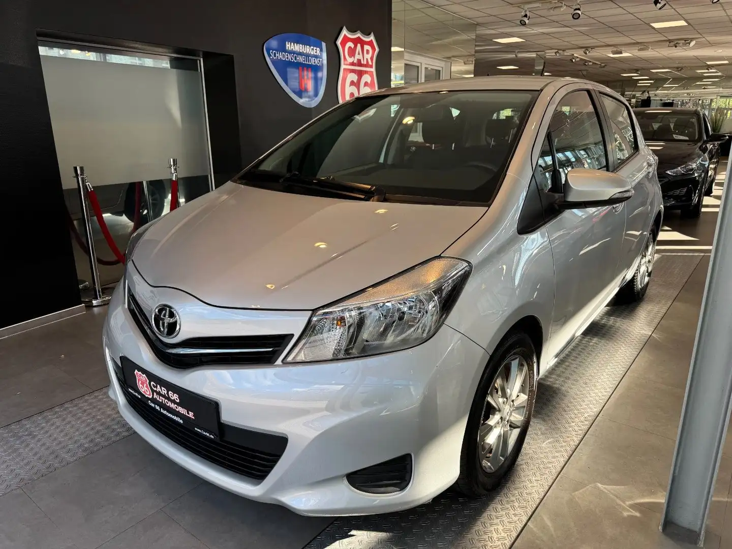 Toyota Yaris Edition 2014 / 1. HAND Silber - 1