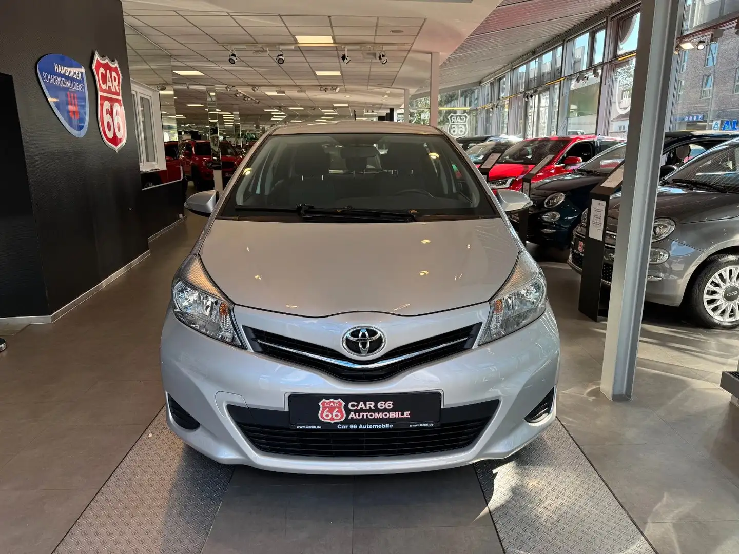 Toyota Yaris Edition 2014 / 1. HAND Silber - 2