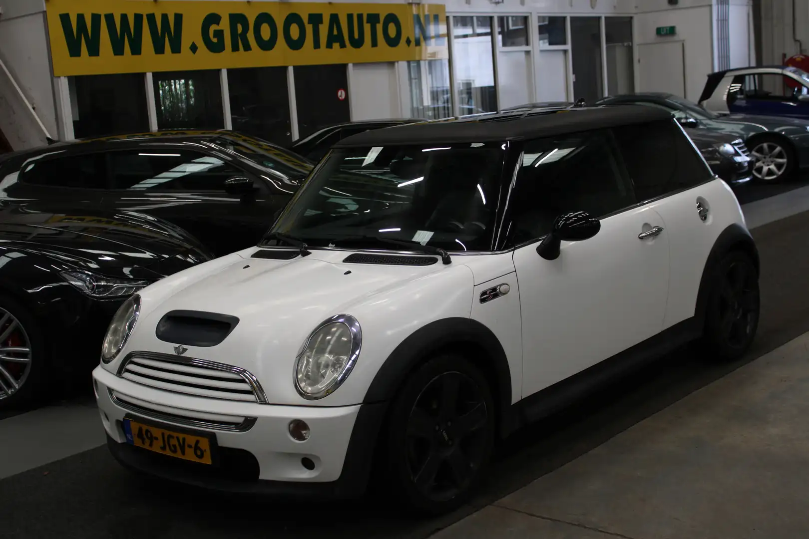 MINI Cooper S Mini 1.6 Chili Airco, Cruise Control, Stuurbekrach Grijs - 1