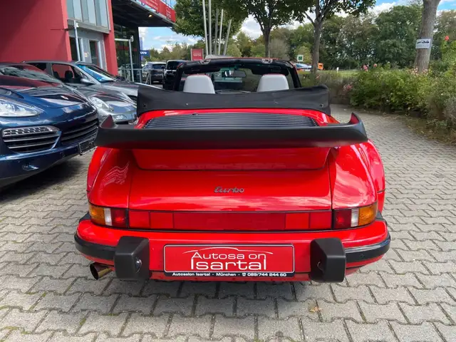 Porsche 911 view 5