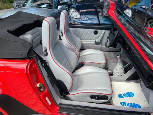 Porsche 911 view 11