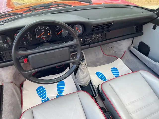 Porsche 911 view 13