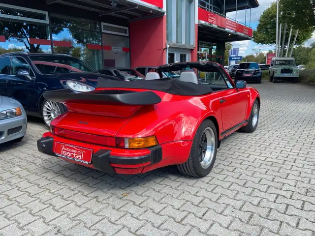 Porsche 911 view 4