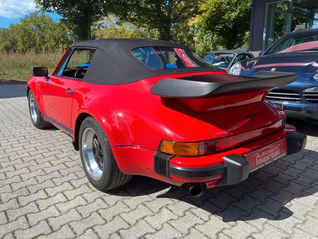 Porsche 911 view 6