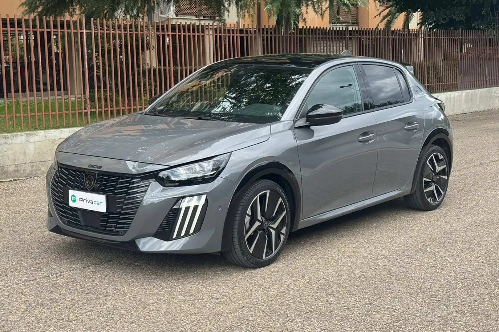 Peugeot 208 208 Hybrid 136 e-DCS6 GT Argent - 1