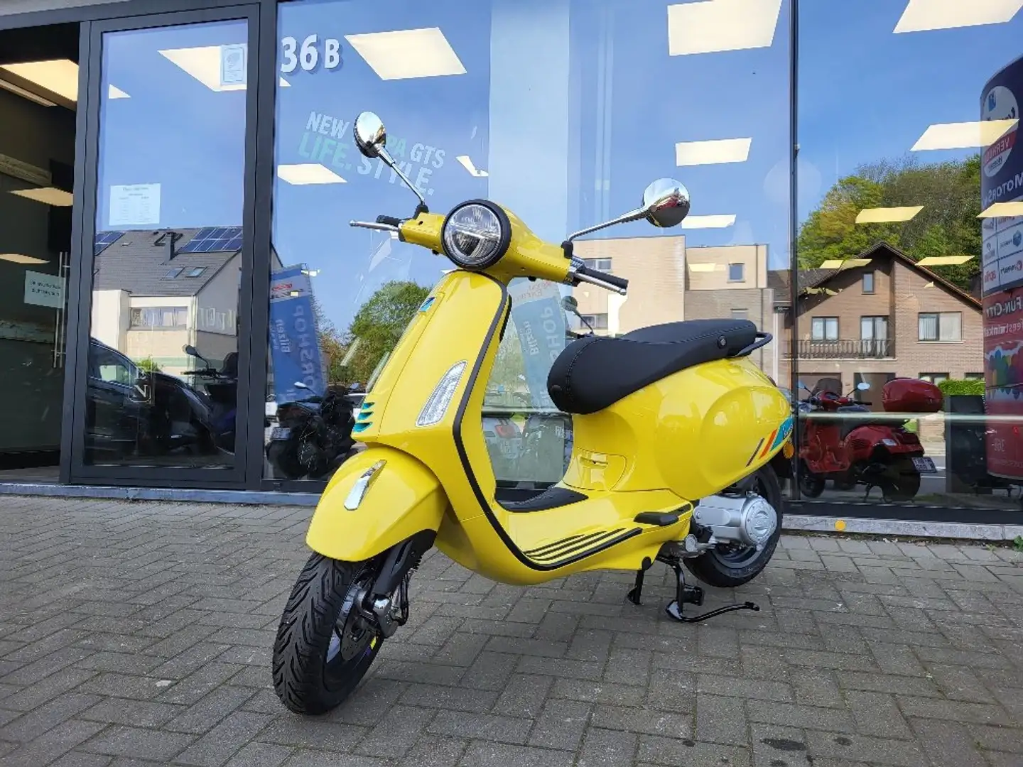 Vespa Primavera S 50 New Primavera S Geel - 1