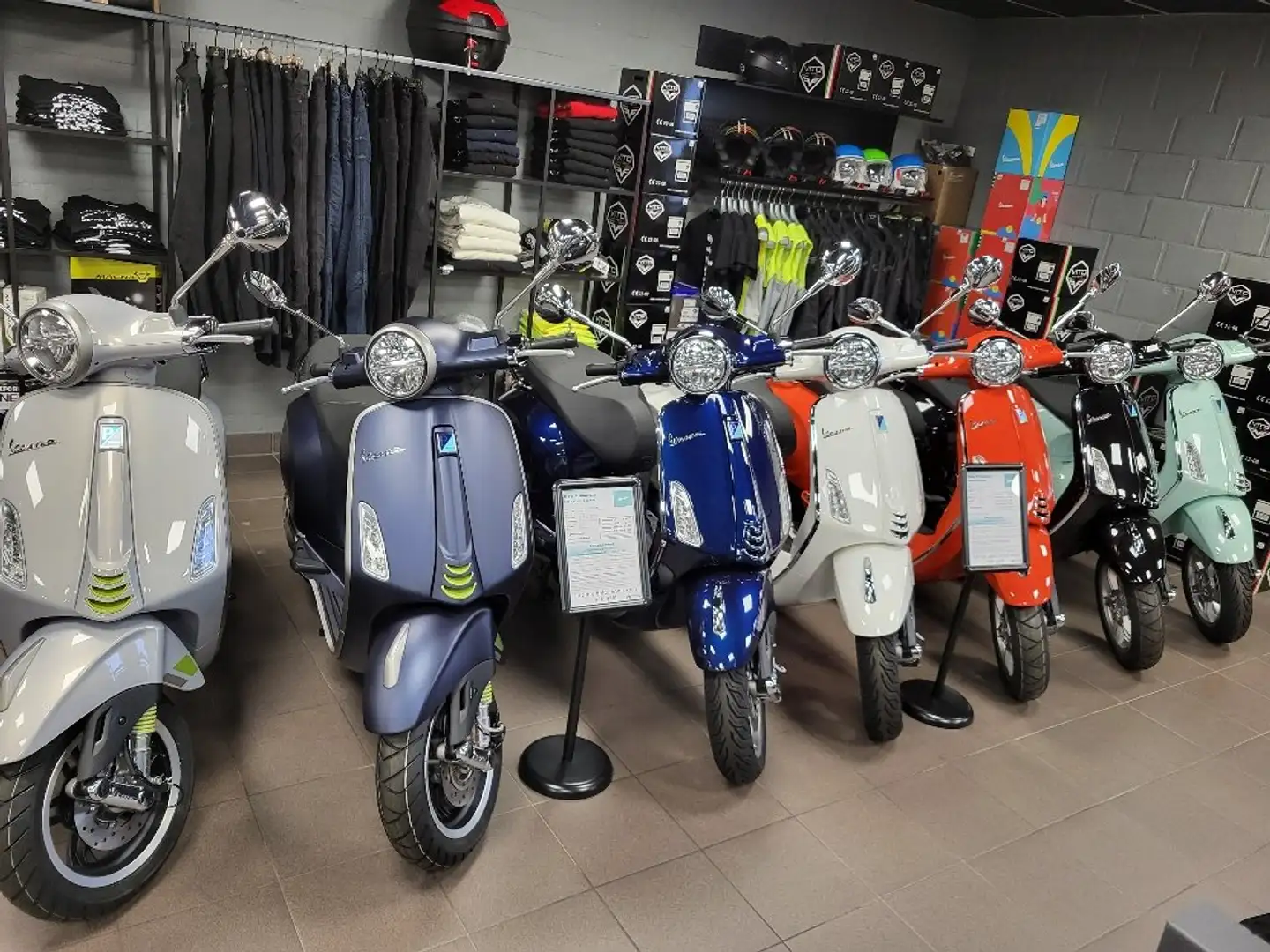 Vespa Primavera S 50 New Primavera S Geel - 2