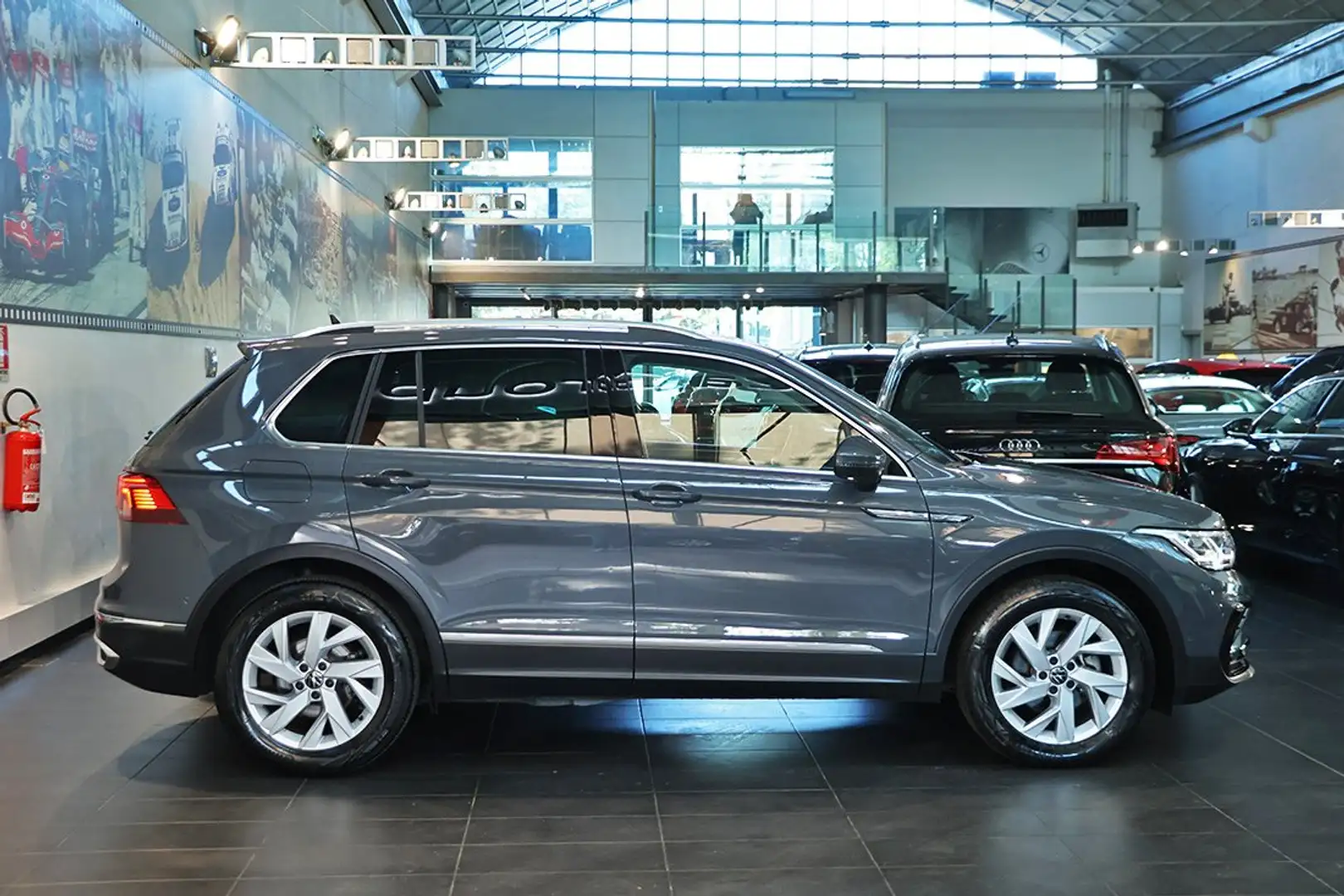 Volkswagen Tiguan 2.0 TDI 150cv SCR DSG Elegance -VIRTUAL/TELECAMERA Grigio - 2