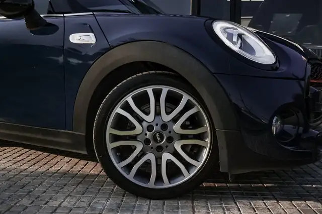 Mini Cooper Cooper view 2