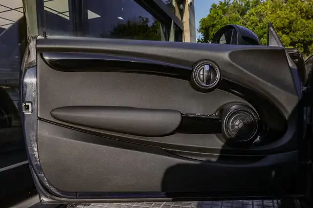 Mini Cooper Cooper view 10