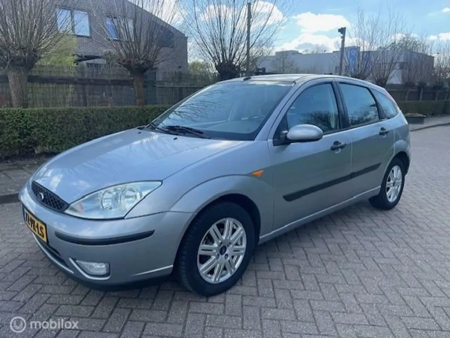 Ford Focus 1.6-16V Futura Carplay! Airco! Gris - 1