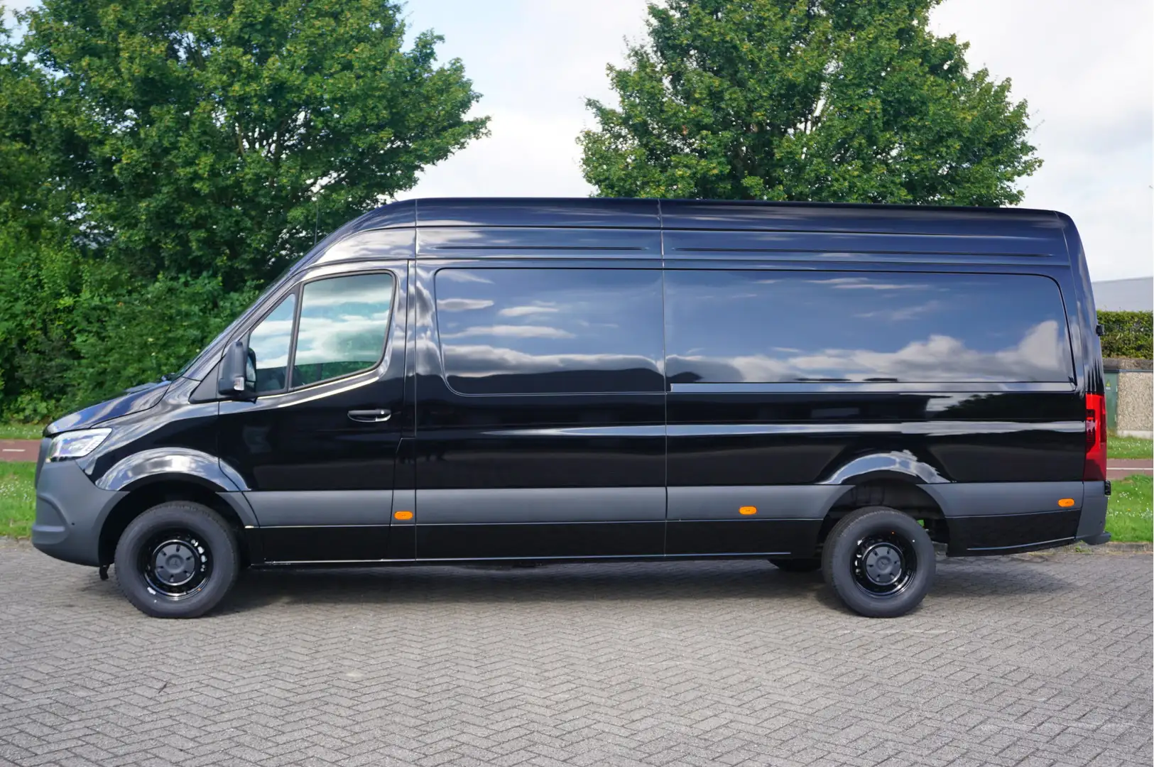 Mercedes-Benz Sprinter 319CDI L3H2 BPM VRIJ!! Navi, Camera, LED, Distroni Schwarz - 2