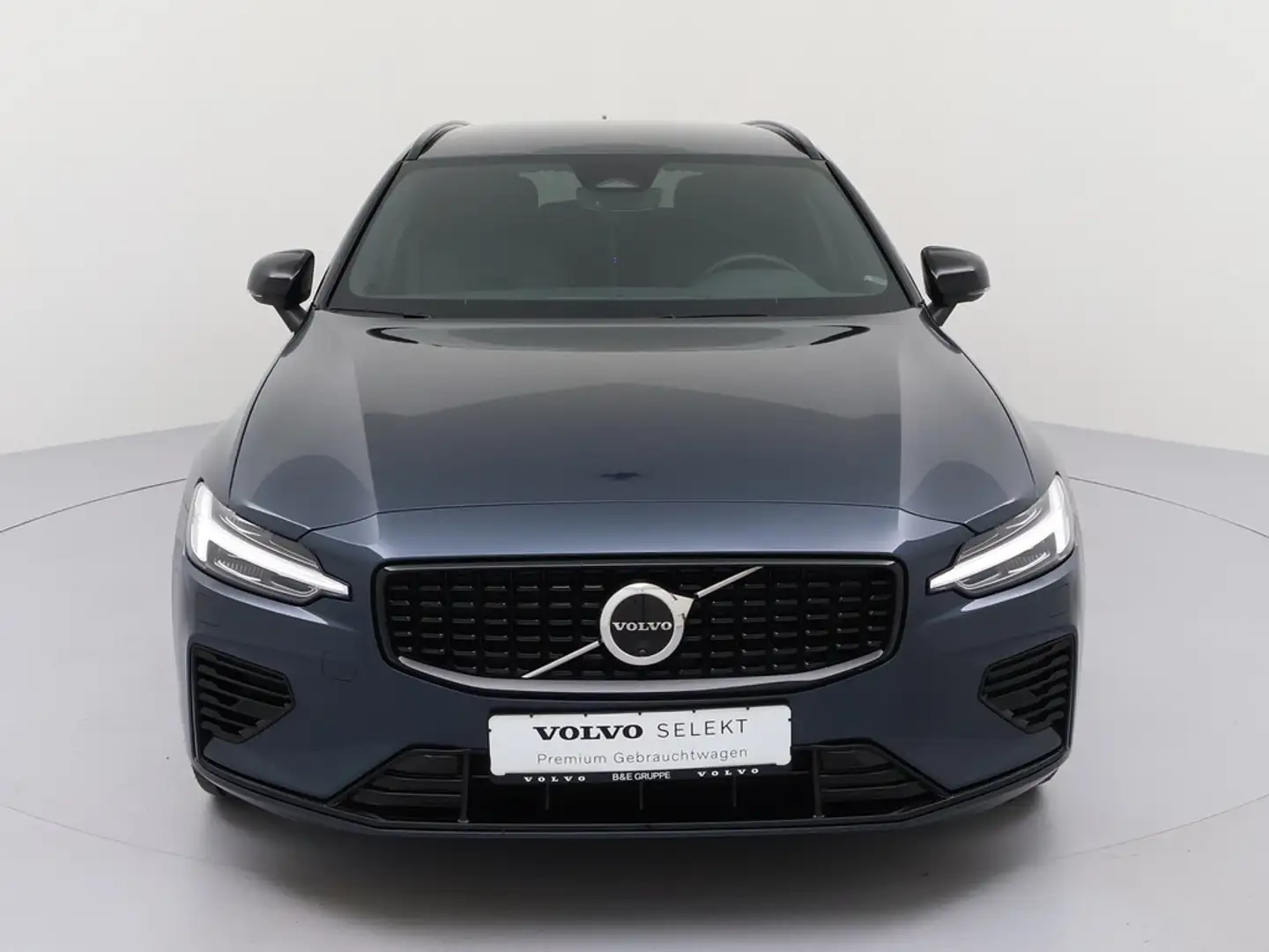 Volvo V60 T6 Plus Dark Recharge Plug-In Hybrid AWD Blau - 2