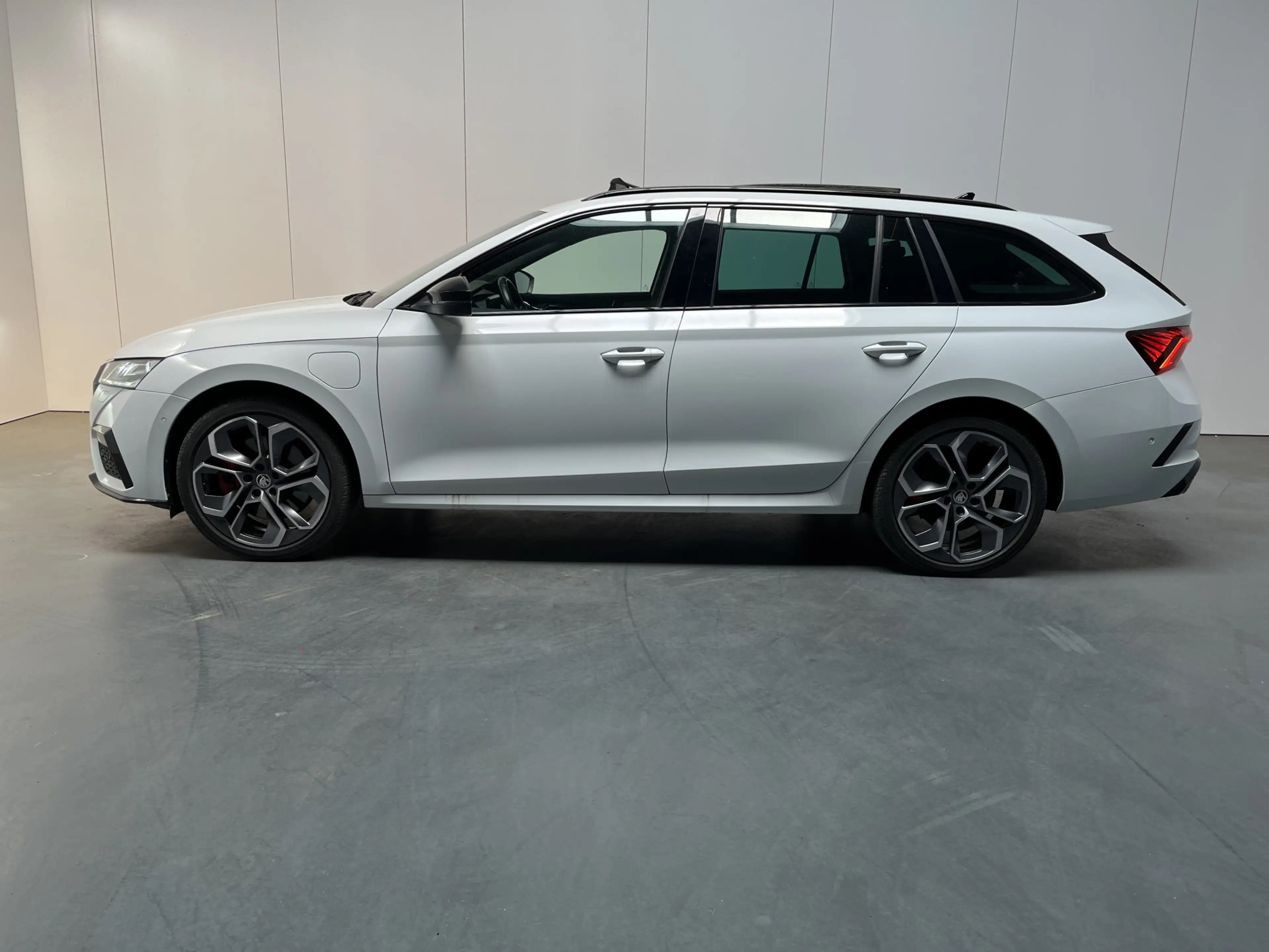 Skoda Octavia Combi 1.4 TSI RS iV PHEV / AUTOMAAT/ 245 PK/ PANO/ — photo 2