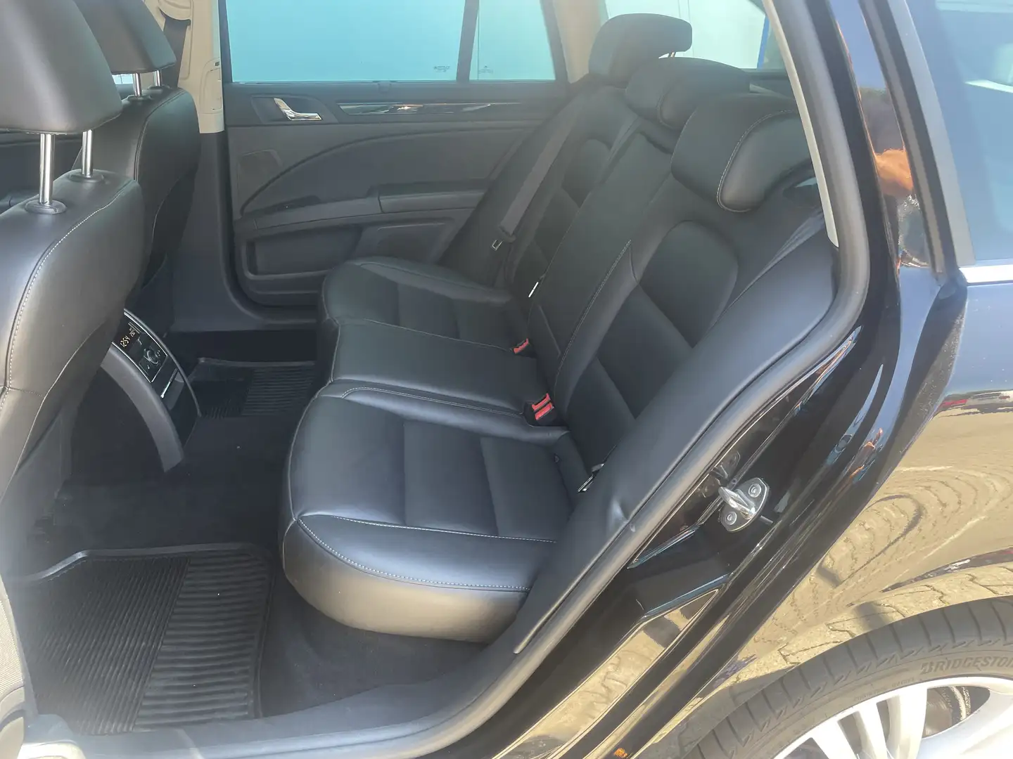 Skoda Superb 2.0 TDI Elegance Leder, Navi, PDC, Tel., Bi-Xenon Zwart - 1