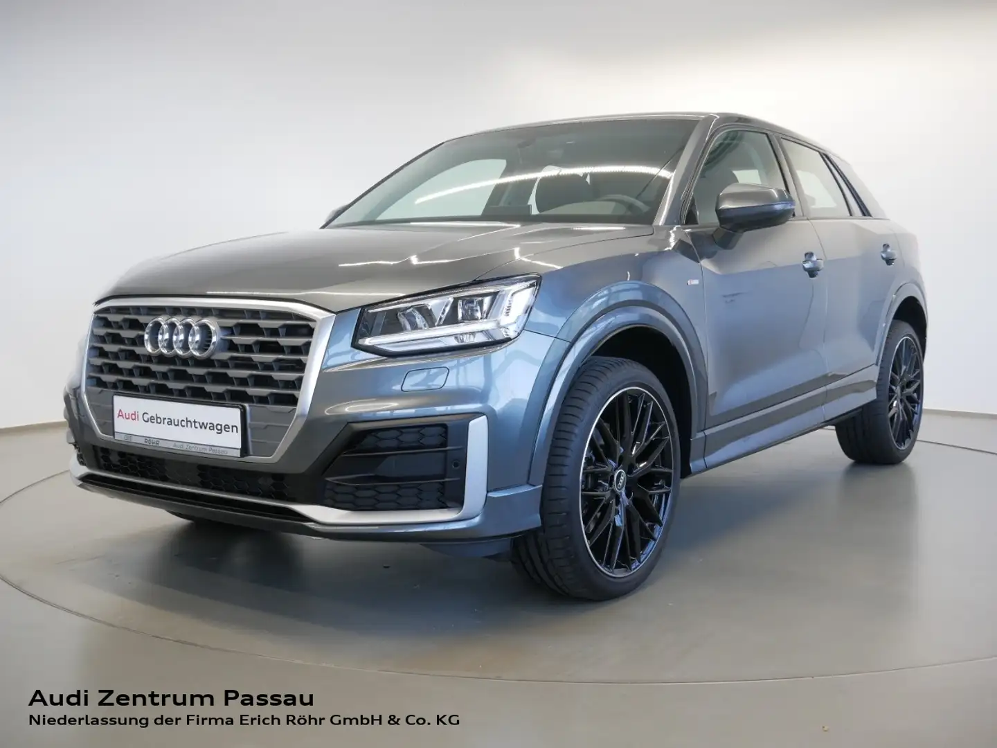 Audi Q2 35 TDI S line LED AHK NAVI PDC GRA SHZ Grau - 1