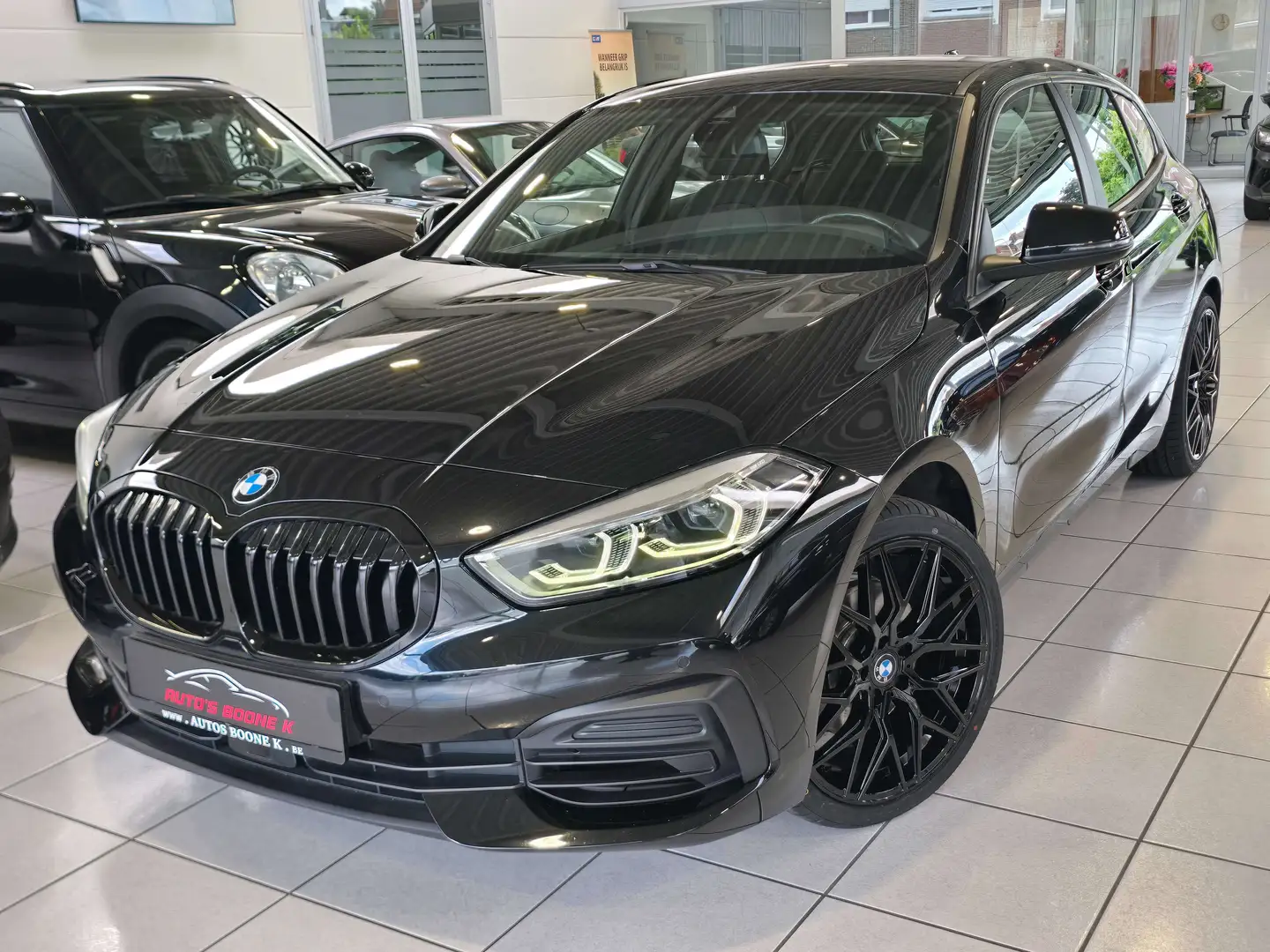 BMW 118 118iA OPF / Automaat / Navigatie / Lane assist/Enz Zwart - 1