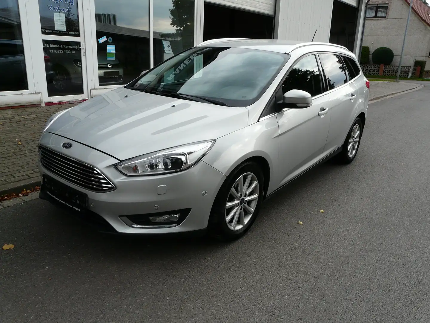 Ford Focus Titanium 2.0 TDCi Autom SHZ Allwetter Silber - 2