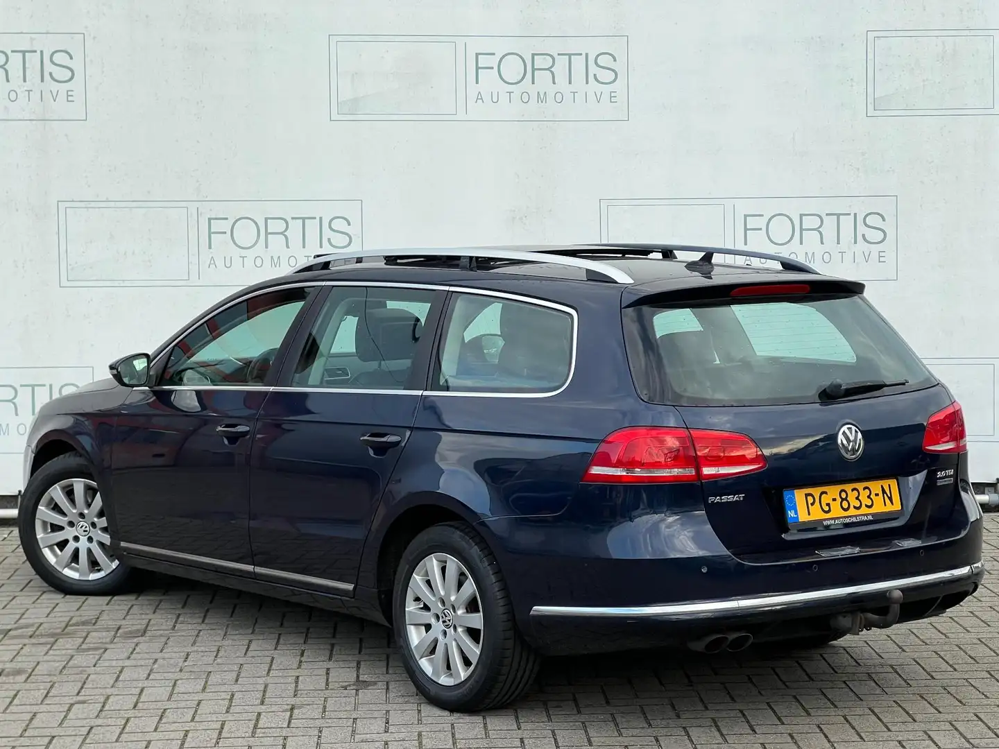 Volkswagen Passat Variant 2.0 TDI Highline BlueMotion NL AUTO | PANO | STOEL Blau - 2