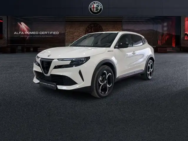 Alfa Romeo Junior Ibrida Speciale 100kW (136CV)