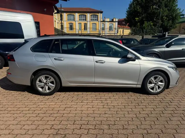 Volkswagen Golf view 3