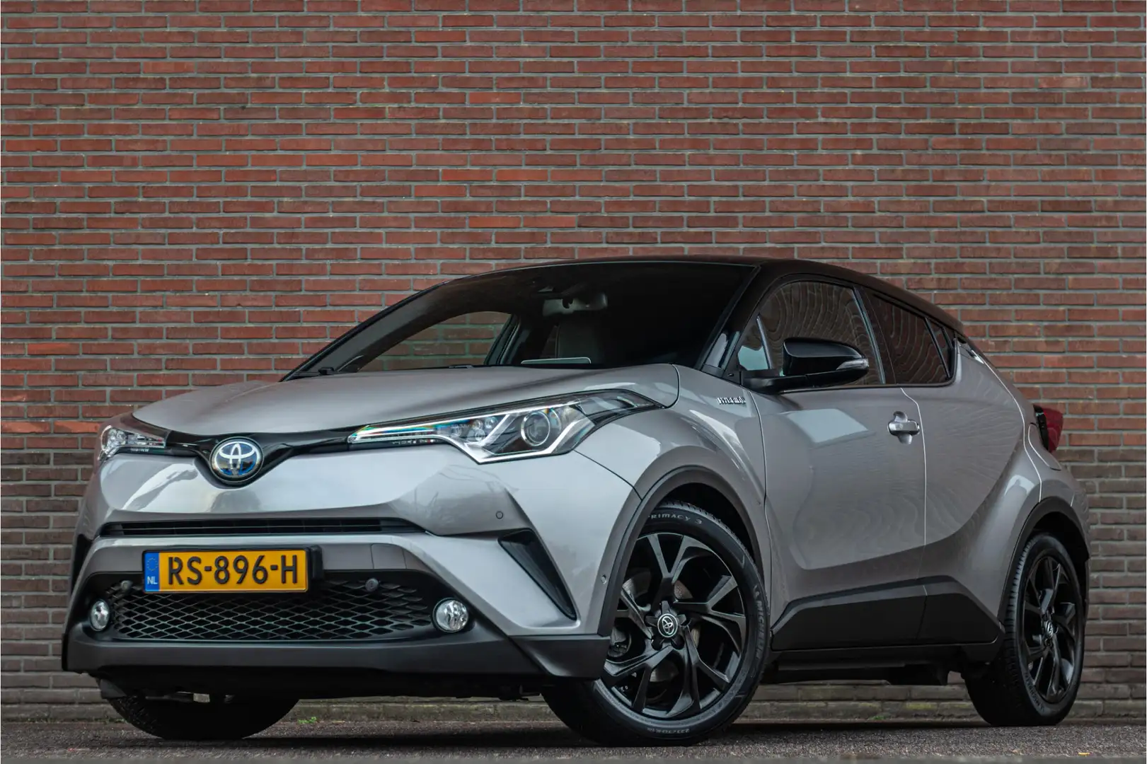 Toyota C-HR 1.8 Hybrid Black Edition, Origineel NL, Leder, Par Gris - 1