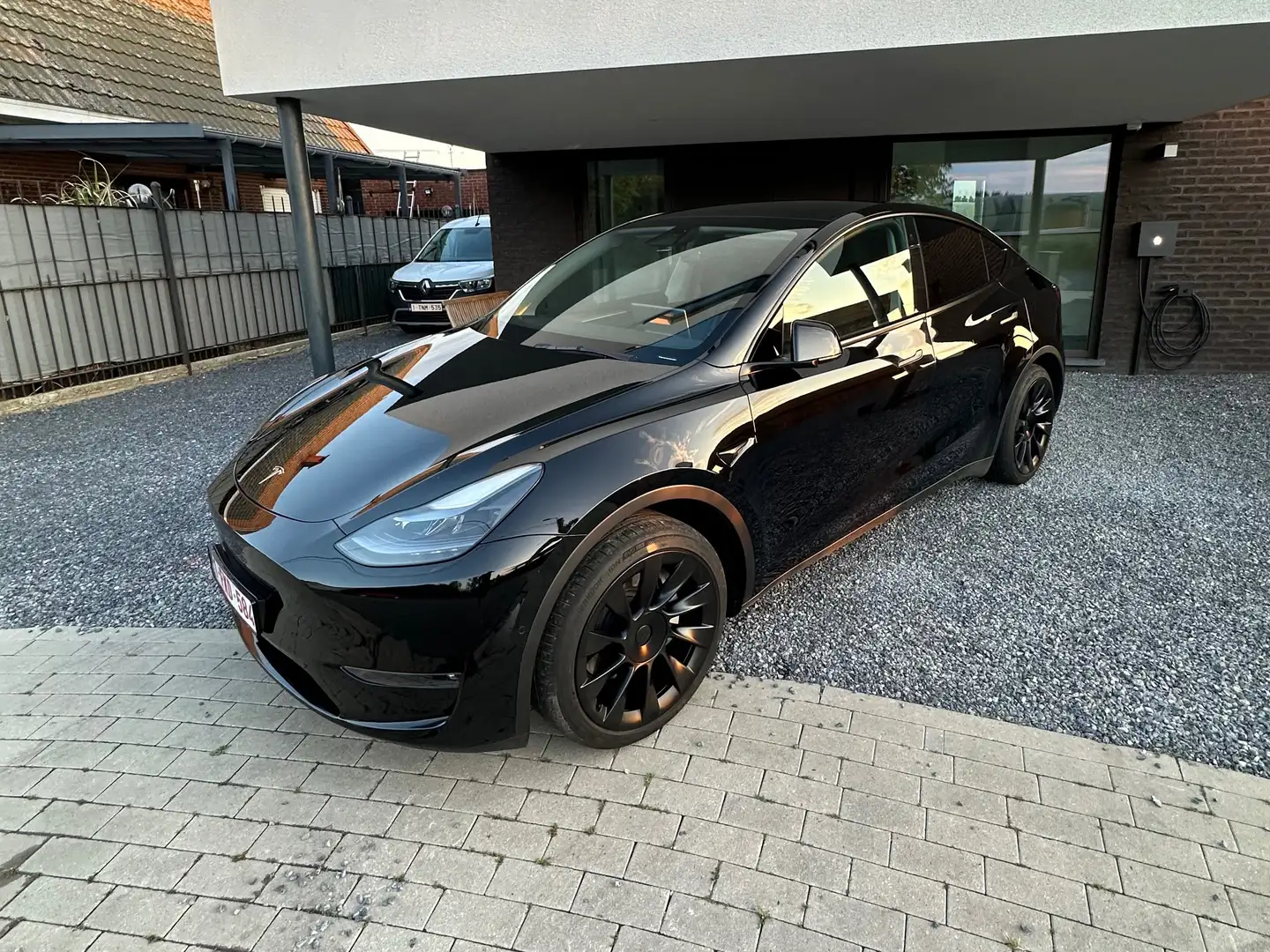 Tesla Model Y Model Y 72.5 kWh Dual Motor Long Range (324 kW) Zwart - 1