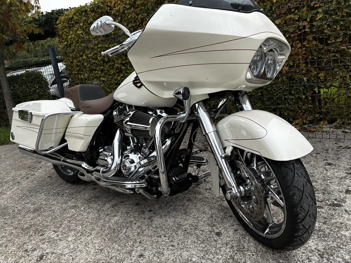 Harley-Davidson Road Glide FLTRUSE CVO Blanc - 1