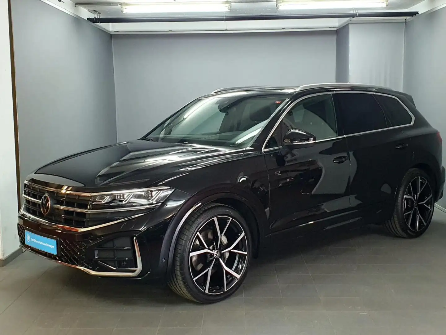 Volkswagen Touareg V6 3.0TDI R-Line/Standhz/Panorama/AHK Navi Schwarz - 2