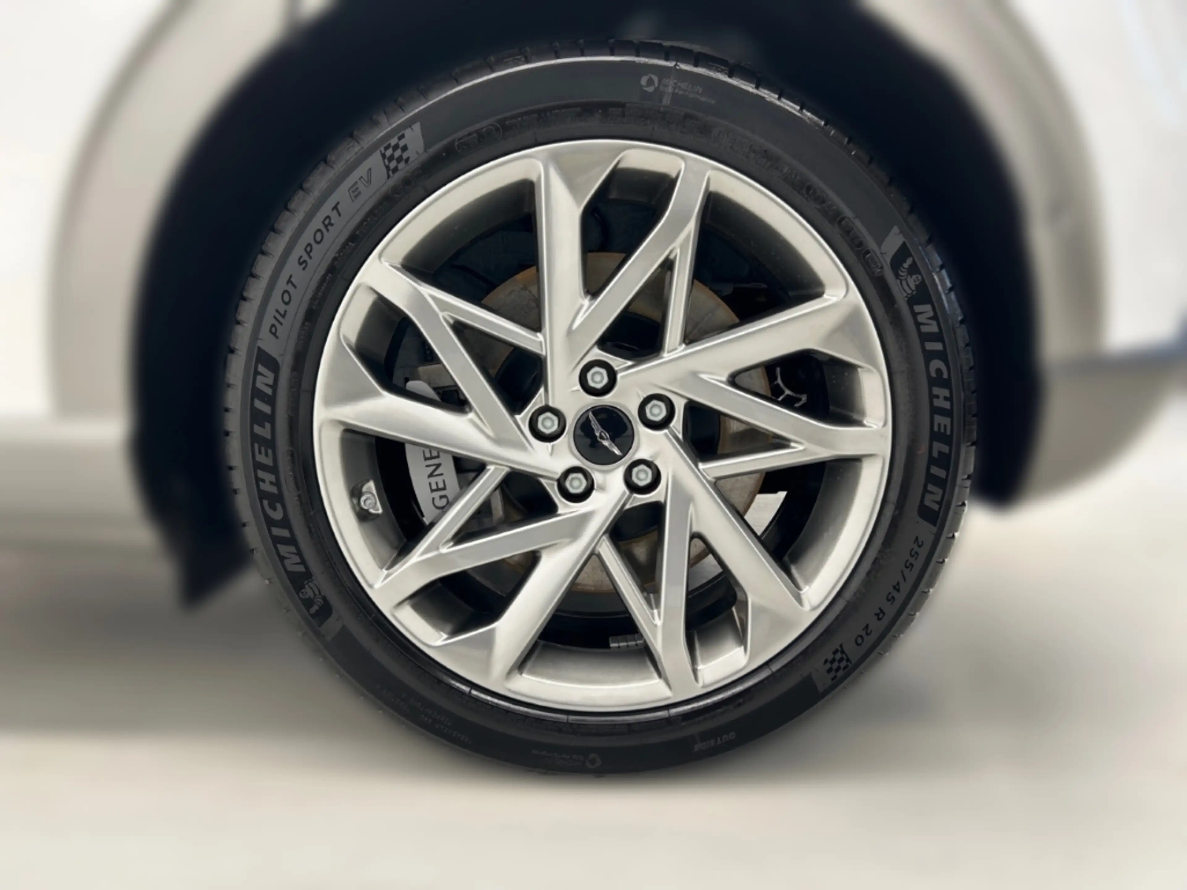 Genesis GV60 Sport Elektro 4WD Sportpaket Memory Sitze Soundsys — photo 9