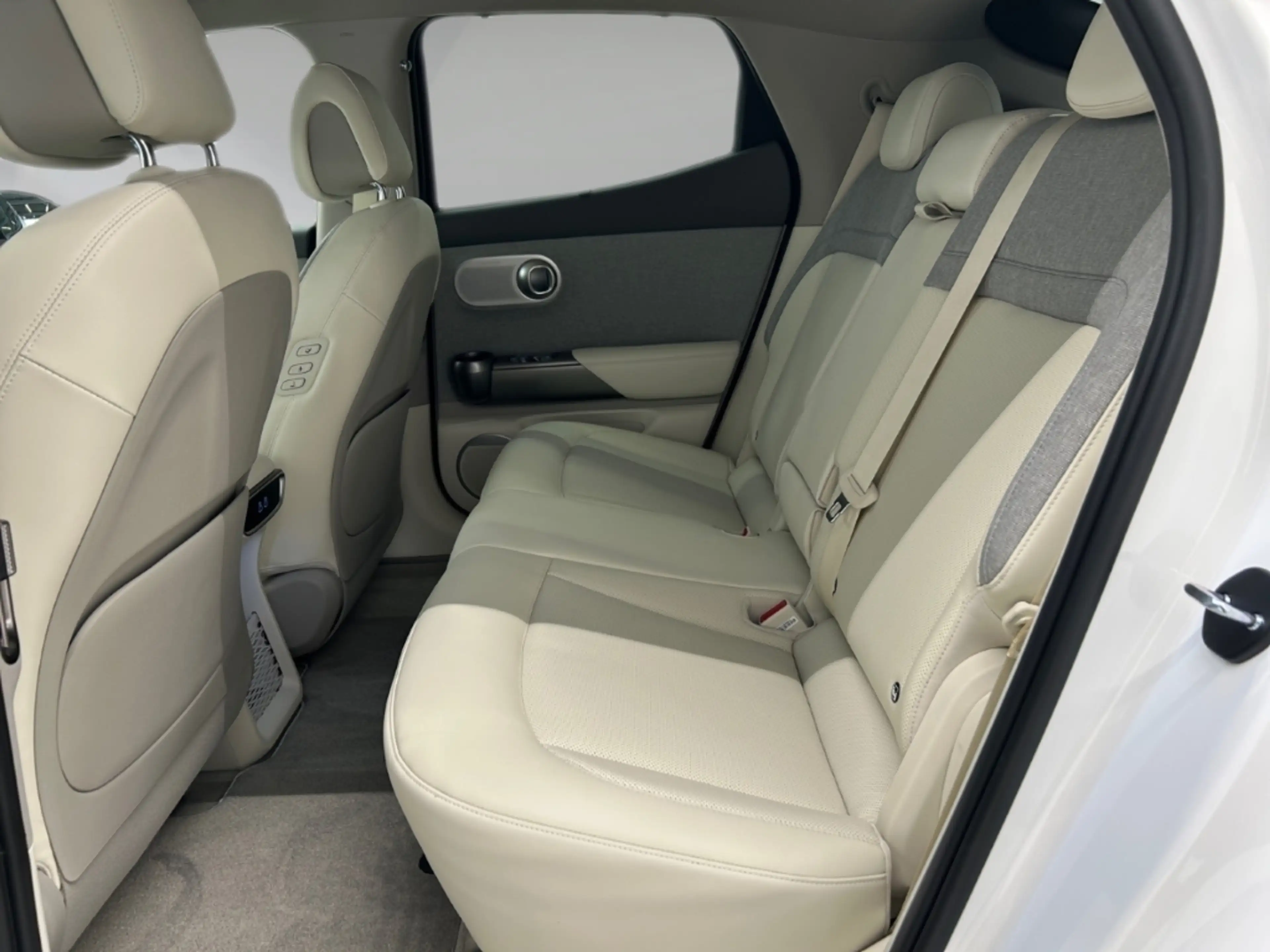 Genesis GV60 Sport Elektro 4WD Sportpaket Memory Sitze Soundsys — photo 14