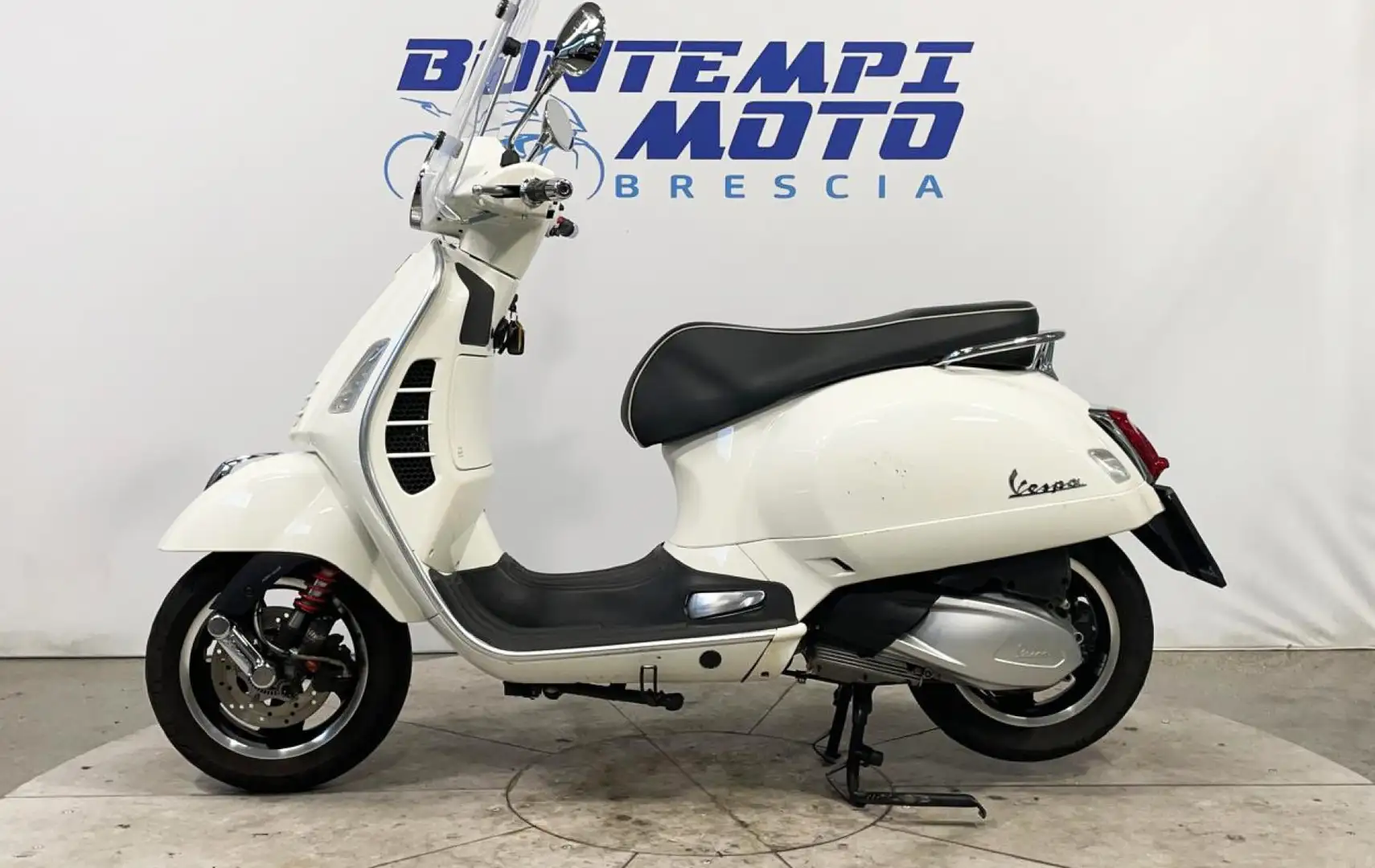 Vespa GTS 300 Super 2022 Bianco - 2