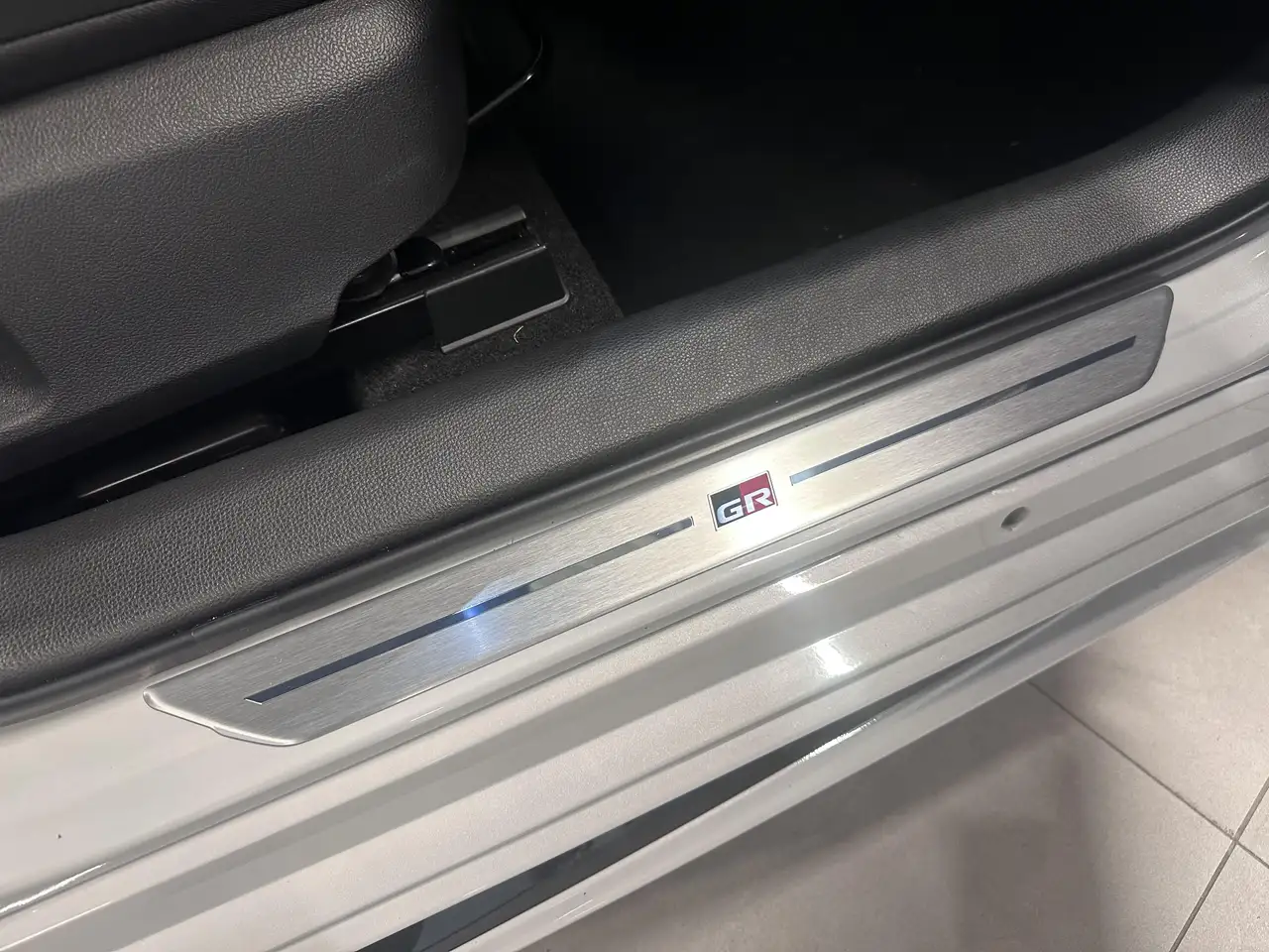 Toyota Corolla 2.0 MILD Hybrid GR Sport e-CVT, миниатюра 17
