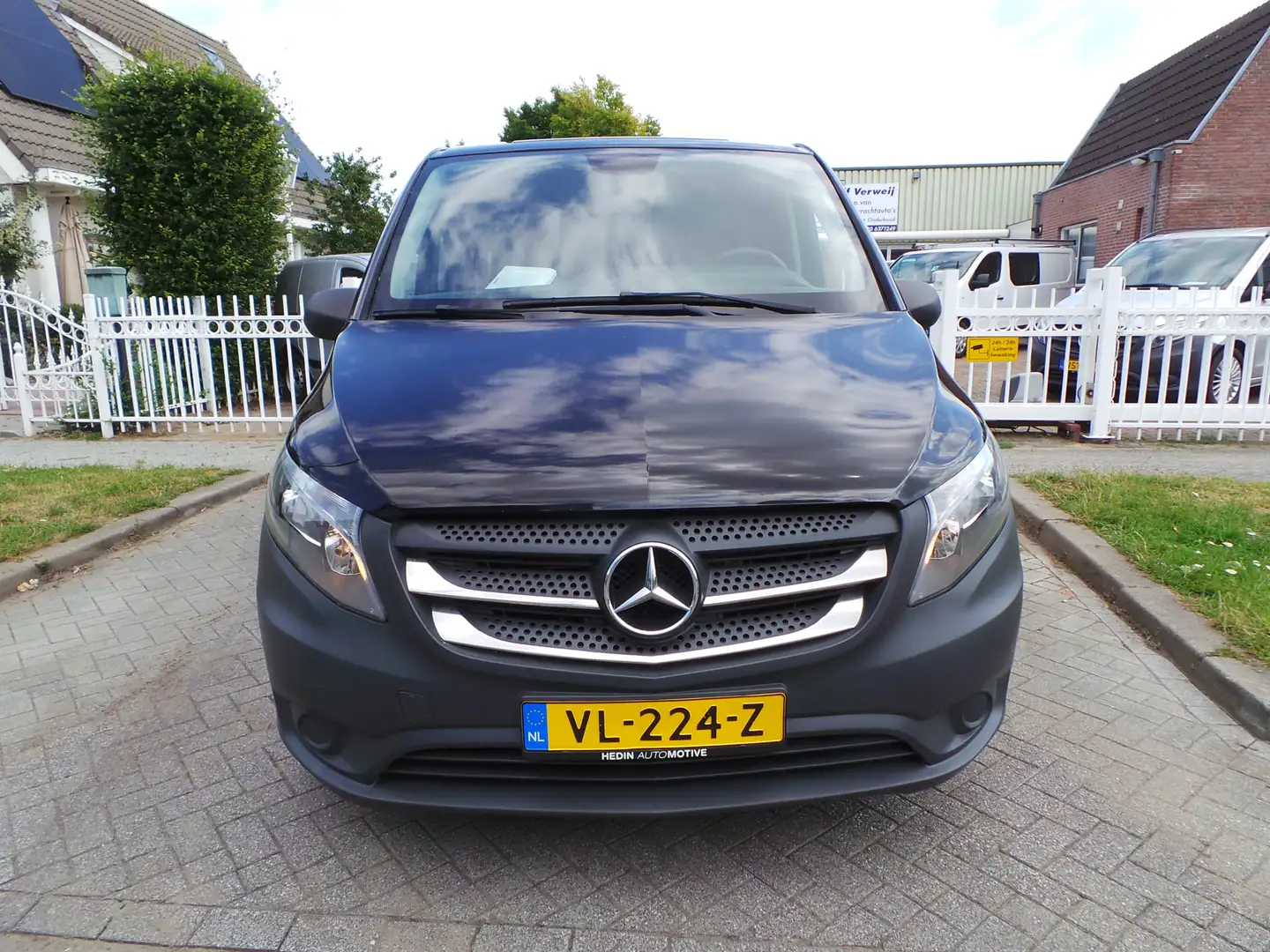 Mercedes-Benz Vito 114 CDI Aut. Lang Airco,Cruise,3 pers,Cv,Enz 1ste Zwart - 2