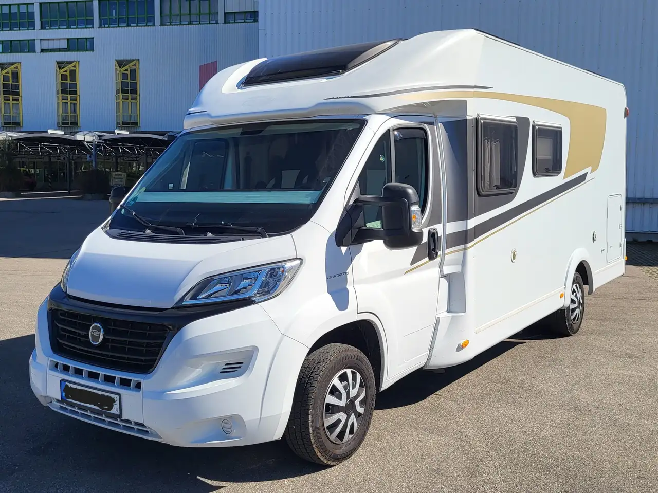 Caravans-Wohnm Carado
