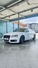Coupé 4,2 FSI V8 quattro Aut.