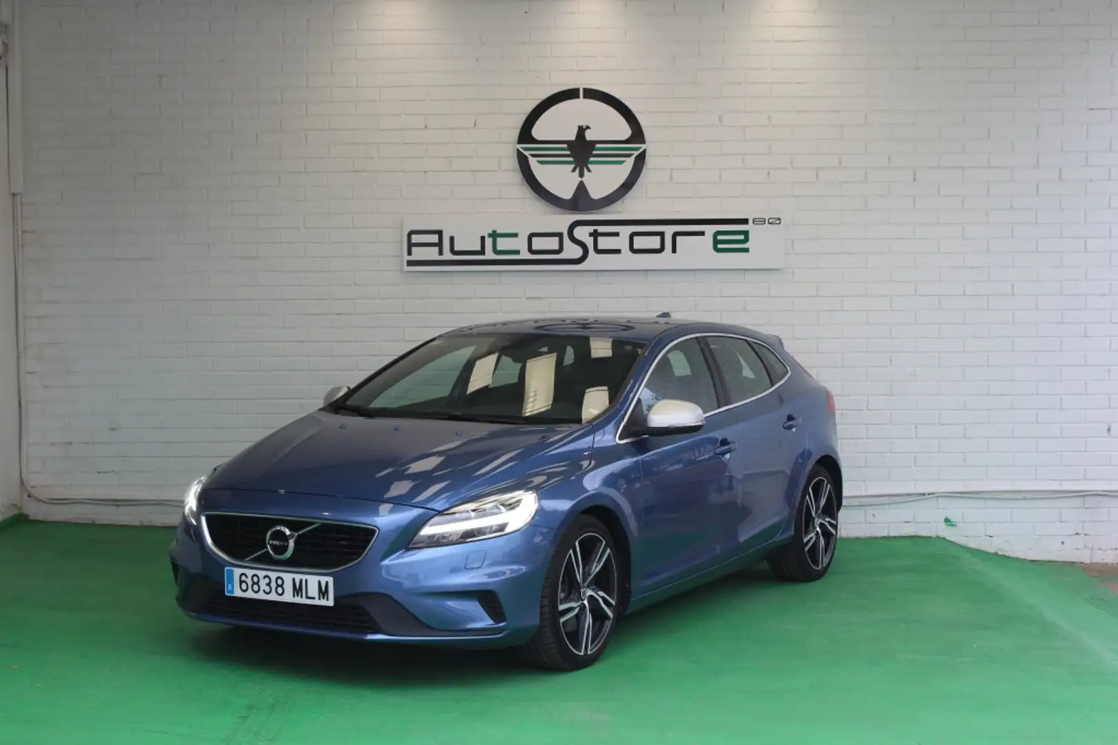 Volvo V40 D4 R-Design Momentum 190 Modrá - 1