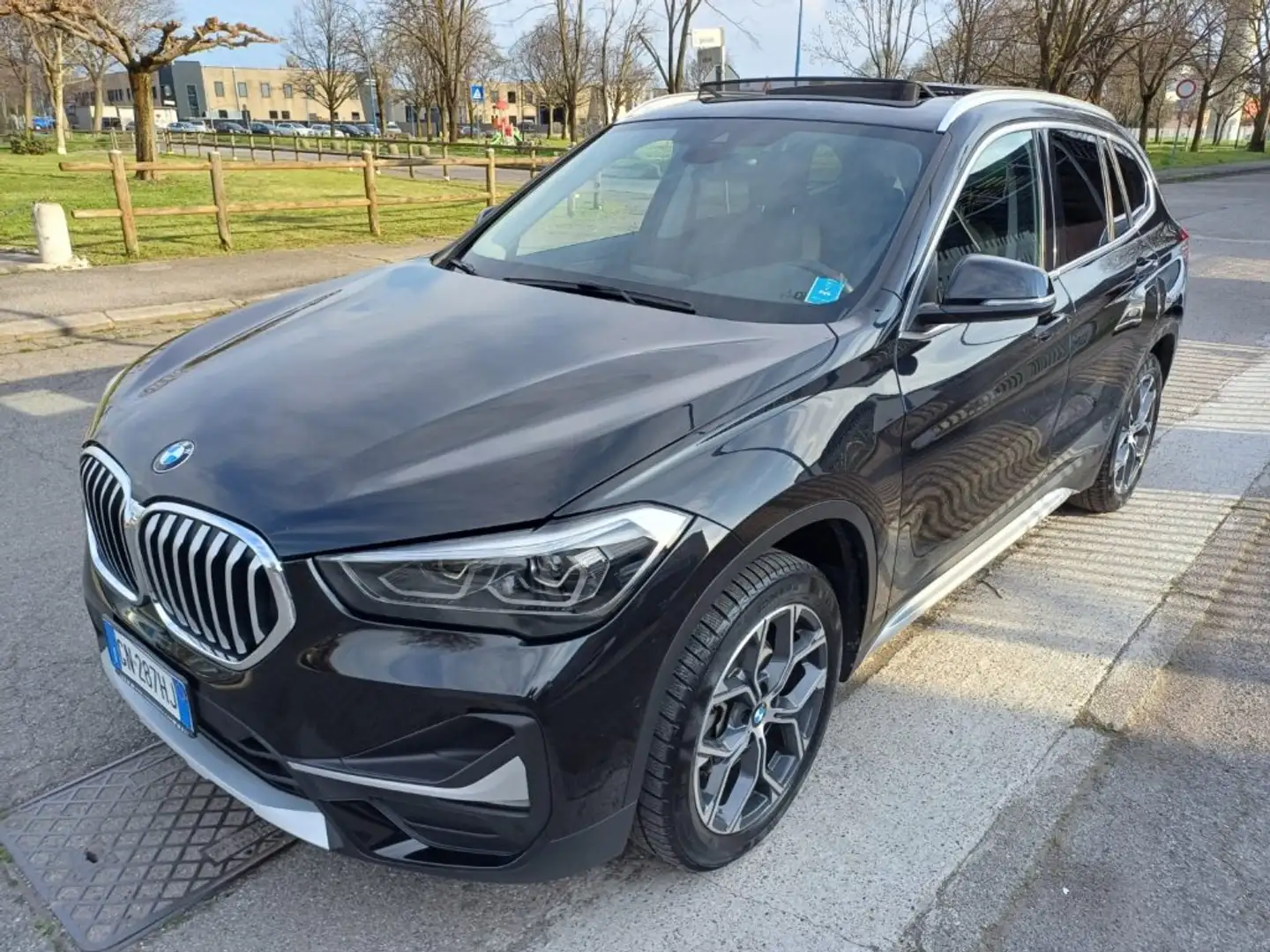 BMW X1 sDrive18d xLine Plus Tetto Telecamera Full optiona Nero - 1