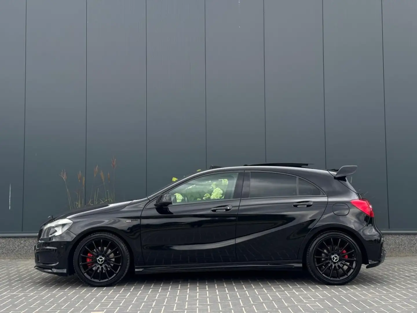 Mercedes-Benz A 200 AMG A45 FULL PANO NAVI PDC ELEK PAKKET AIRCO MM SE Zwart - 2