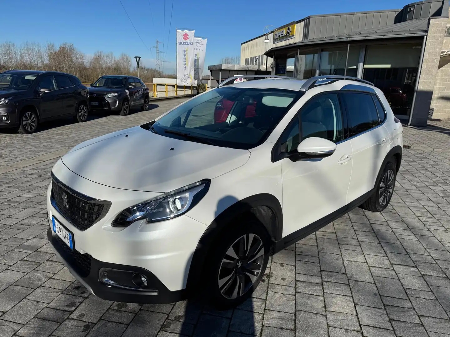 Peugeot 2008 2008 1.2 puretech Allure s Weiß - 1