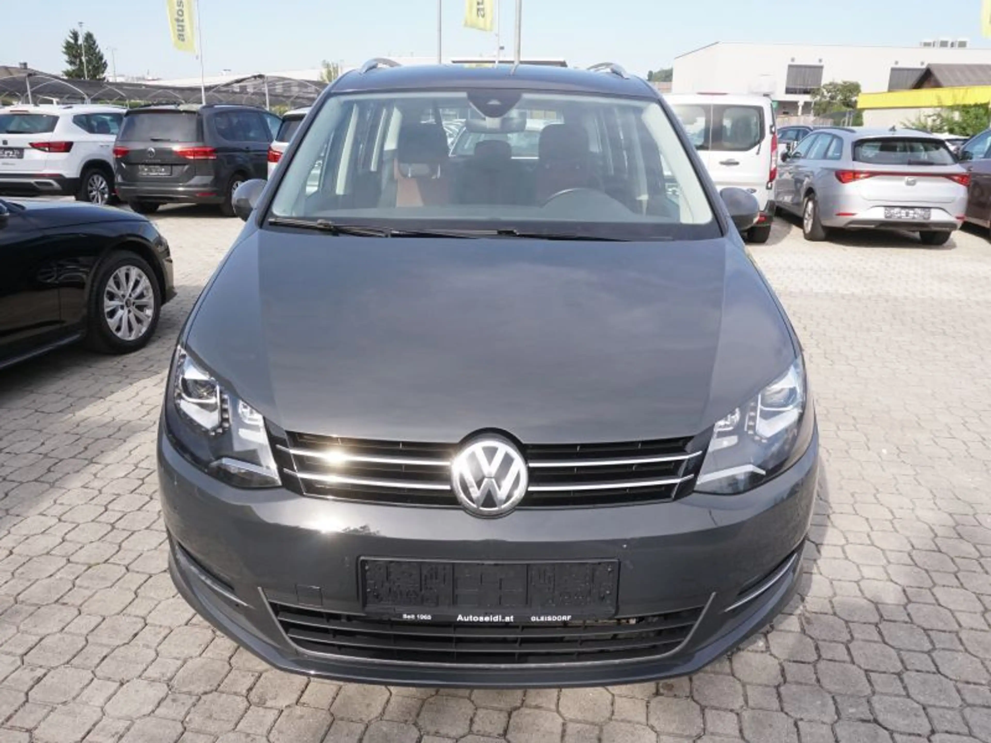 Volkswagen Sharan Business+ SCR 2,0 TDI DSG *LEDER+NAVI+XENON* — photo 2